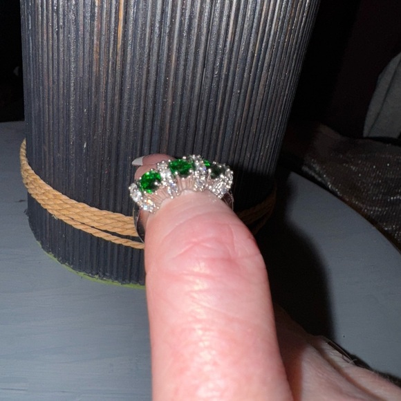 Emerald & CZ Crystal Wedding Band Silver Ring Size 6 Women's Jewelry - Picture 10 of 12